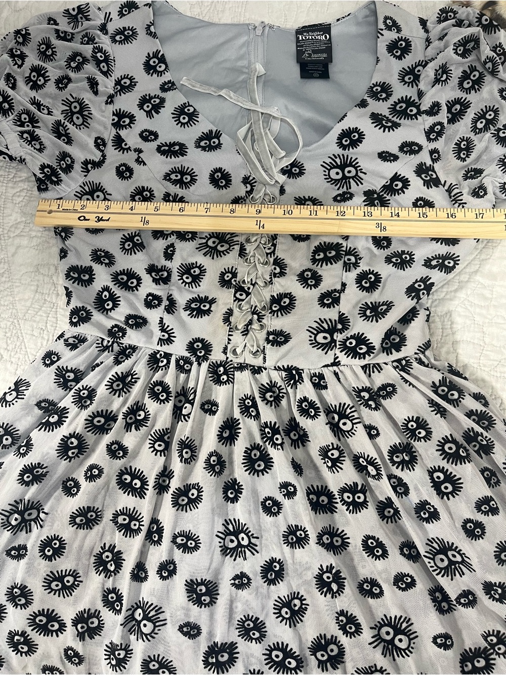 Short Sleeve Tie-Front Mini Dress in Black & White Eye Print spiders - Picture 9 of 11